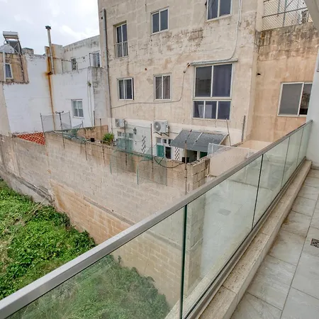 The Swieqi Fully Equipped Homes With Wifi And Ac *